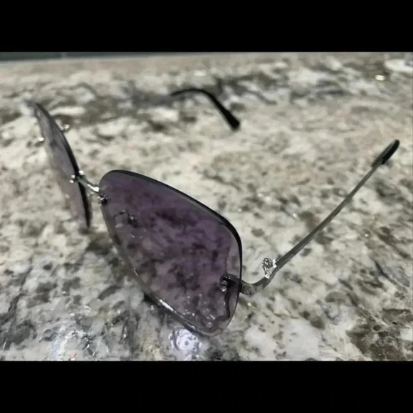 NWOT Fashion Sunglasses, Rimless. Metal and rhinestone detailing - Picture 4 of 6